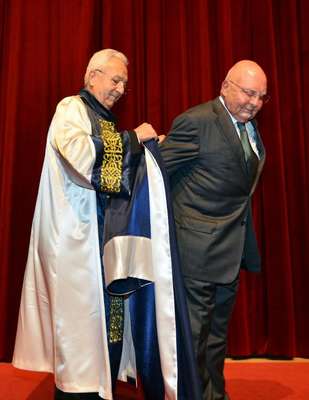 Lucien Arkas'a onursal doktora