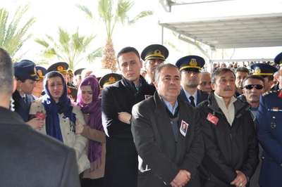 Şehit Pilot Üsteğmen Özkaya, İzmir'de toprağa verildi