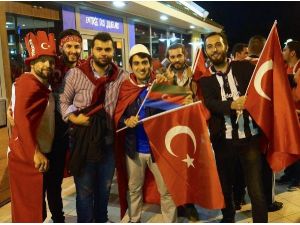 Fransa'daki Türkler sokaklara döküldü