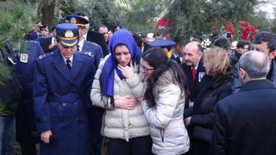 Şehit Pilot Üsteğmen Özkaya, İzmir'de toprağa verildi (2)