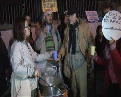 İç Güvenlik Paketi'ni çorba dağıtarak protesto ettiler