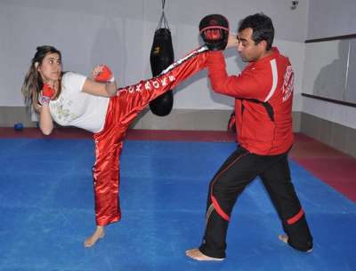 Kadınlar şiddetten kick boks ile korunacak