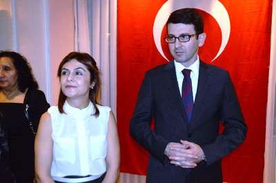 Londra Başkonsolosu Yorulmazlar'dan sanatçılara resepsiyon