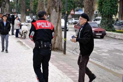 Eşinin şüphelenmesi dolandırılmasını engelledi