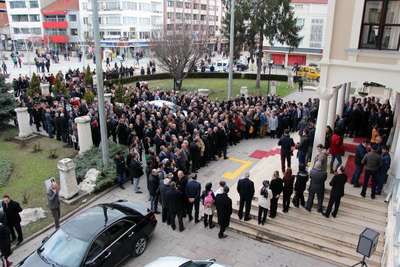 Ak Partili eski yöneticiden, valiyi uğurlayanlara 'tuhaf' gönderme