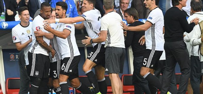 Panzerler ezdi geçti