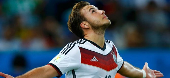 Almanlar Mario Götze'yi tartışıyor