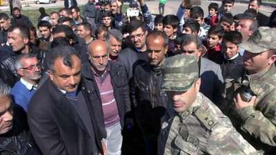Elektrik kesintilerini protesto etmek için İpek Yolu'nu trafiğe kapattılar