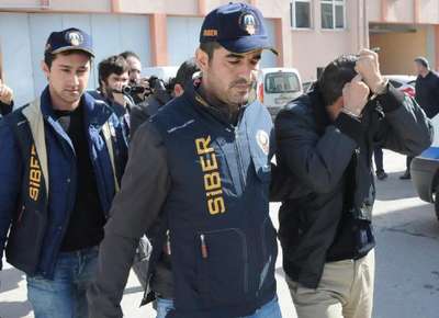 İstanbul ve Kocaeli'de yüzlerce kişinin banka kartını kopyalayan 3 kişi yakalandı