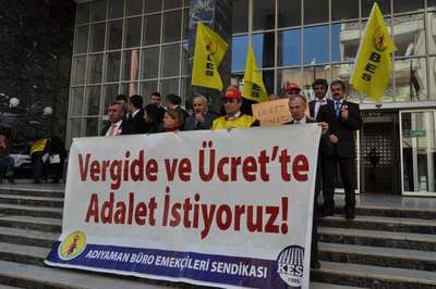 Adıyaman'da maliye çalışanlarından eylem