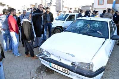 Duvara çarpan otomobildeki 4 kişi yaralandı