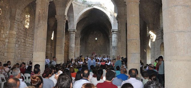 St. Pierre Bayramı Ermeni Kilisesi'nde kutlandı