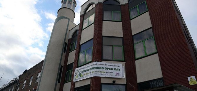 Londra'da camiye çürümüş domuz eti atıldı