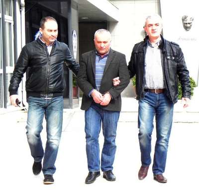 Kızını taciz eden eski eşini pompalı tüfekle öldüren baba teslim oldu