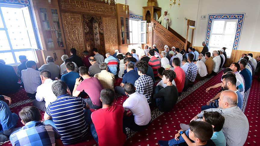 70 yıl sonra ilk bayram namazı