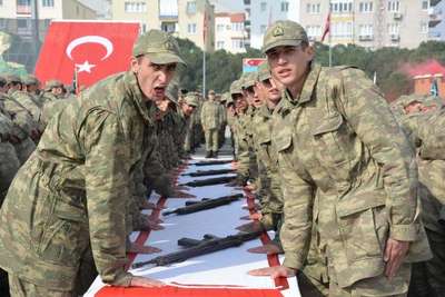 Temel eğitimlerini tamamlayan erlerin yemin töreni aileleri duygulandırdı