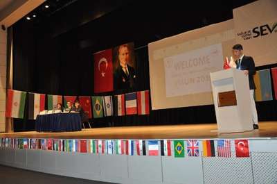 Çocuk delegeler Rusya-Ukrayna krizini tartıştı
