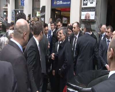 11. Cumhurbaşkanı Abdullah Gül İstiklal Caddesi'nde yürüdü