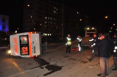 Adıyaman'da ambulans ile hafif ticari araç çarpıştı: 7 yaralı