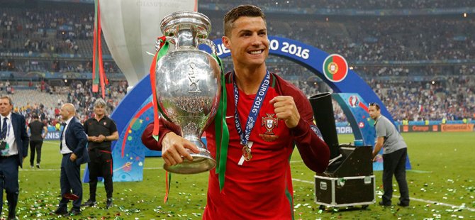 Ronaldo Avrupa'da yılın futbolcusu seçildi
