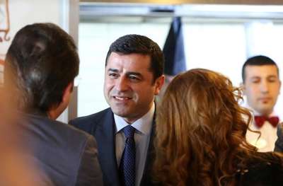 Demirtaş: Arınç'ın tahrikleriyle bu iş yürümüyor, zorlanıyoruz