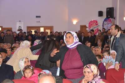 Bakanlar, Ermenek'te tapu dağıtımı töreninde protesto edildi