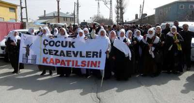 Van M Tipi Cezaevi önünde oturma eylemi