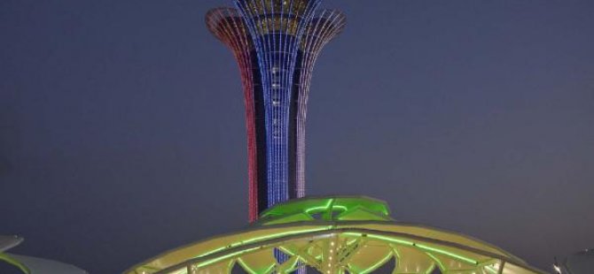 Expo Kulesi, Fransa bayrağının renklerine büründü