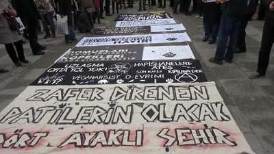 Pendik'te yapılacak hayvan barınağına karşı çıkan hayvanseverler İBB'ye yürüdü