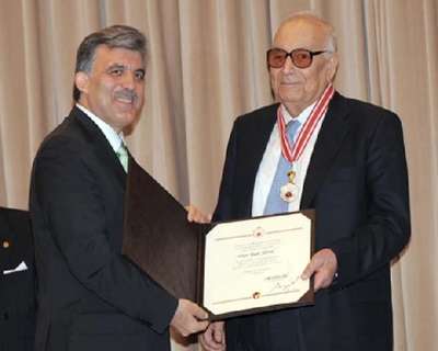 Abdullah Gül'den Yaşar Kemal için fotoğraflı başsağlığı mesajı