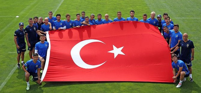 Sarı-lacivertlilerden Türk bayraklı poz