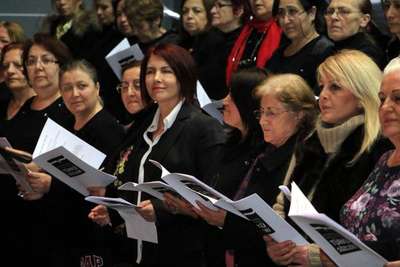 1000 kadınından koro oluşturan İstanbul’un tek kadın başkanı: Sanatla sosyalleşeceğiz