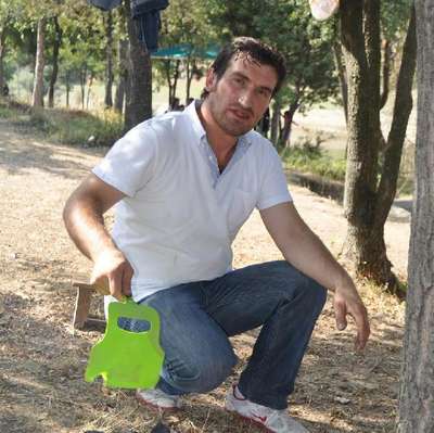 Elektrik direğine çarpan otomobilin sürücüsü öldü