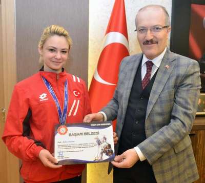 Judocu Burcu'nun ailesine başkan morali