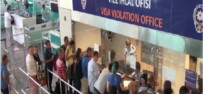Sahte pasaportla Almanya'ya kaçarken yakalandı