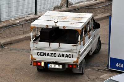 Kuşadası'nda sahilde ceset bulundu