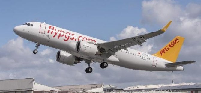 Köln'de uçağa silahla binmeye çalışan Türk gözaltında
