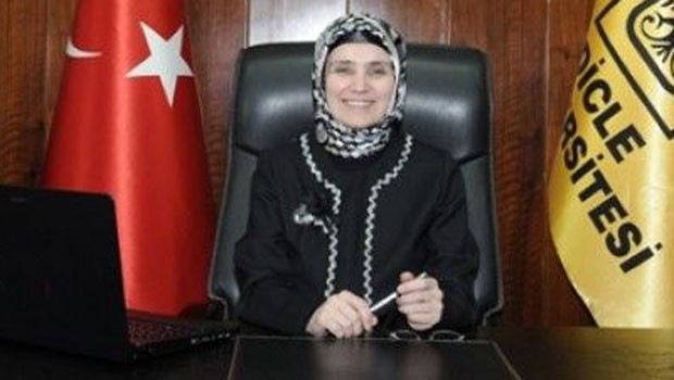 İlk türbanlı rektör tutuklandı