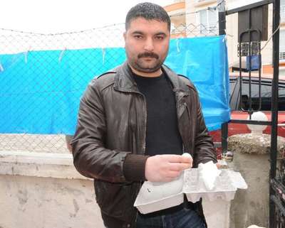 Hobi olarak beslediği süs tavuklarının yumurtalarını satıyor