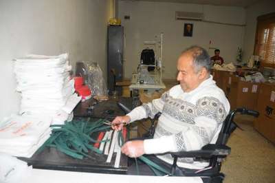 ENGELLİLER KATILDIKLARI KURSLAR İLE AİLE EKONOMİSİNE KATKIDA BULUNUYOR
