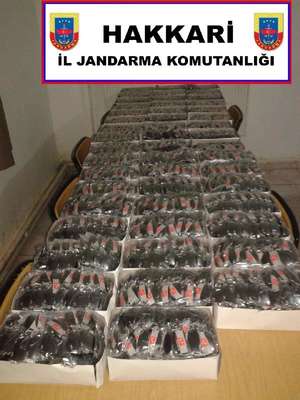 Hakkari'de 1430 adet kaçak güneş gözlüğü ele geçirildi