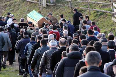 Ormanda cesedi bulunan genç toprağa verildi