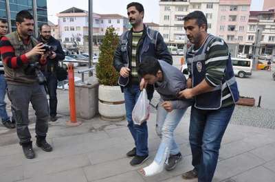ATM'yi soymak isterken bacağını kırdı