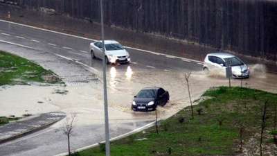 Hatay'da sağanak yağmur hayatı olumsuz etkiledi