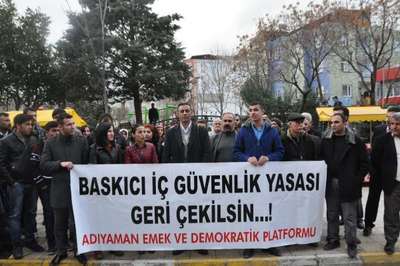 Adıyaman'da İç Güvenlik Paketi protestosu
