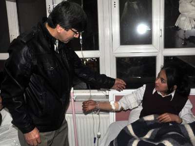 Yemekten zehirlenen öğrenciler hastaneye kaldırıldı