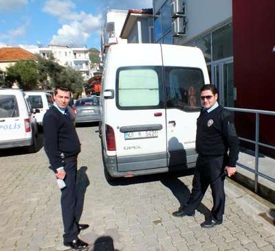 Marmaris'te 300 kilo bozuk sucuk ele geçirildi