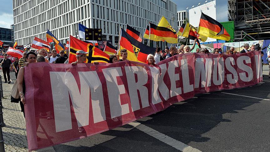 'Almanya'yı sevmeyen Almanya'yı terk etsin'
