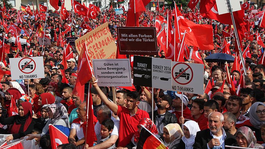 Köln'de düzenlenen mitingler olaysız geçti