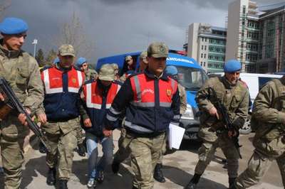 Babasının emanet altınlarını çalmak için komşusunu öldürdü